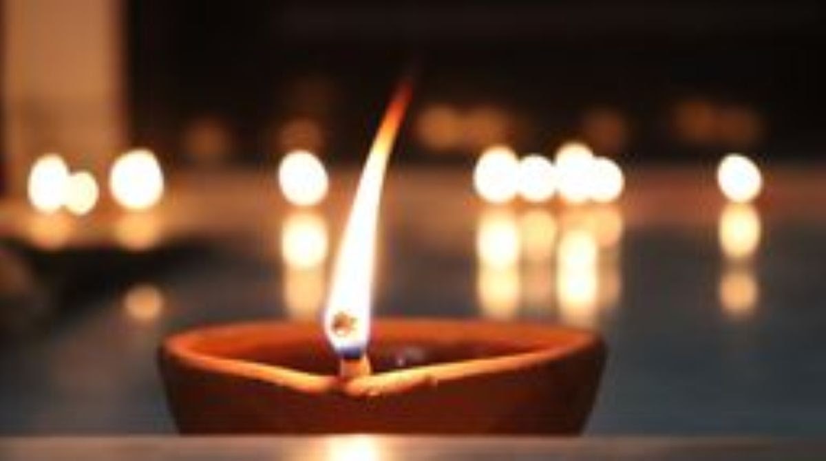 Yoga as a Way of Life – Online Sangha Session  This online SYTA sangha session offers an opportunity to explore yoga as a lived lifestyle rather than a set of techniques alone. Free to current SYTA Members. Non SYTA Members welcome payable by donation.